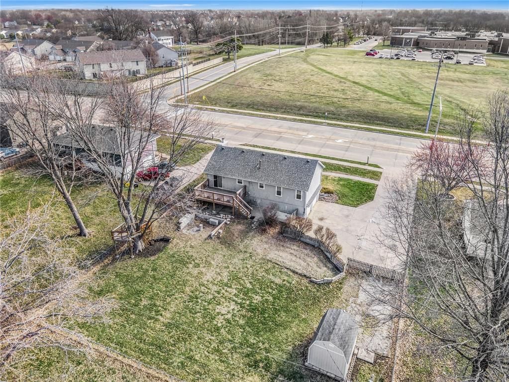 10600 N Oak Trafficway — photo 32