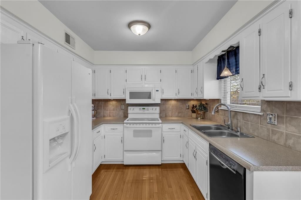 15801 W 152nd Terrace — photo 13