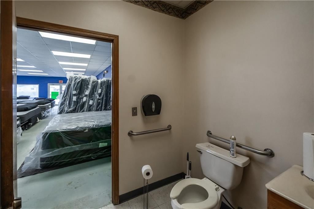 1621 W Main Street — photo 12