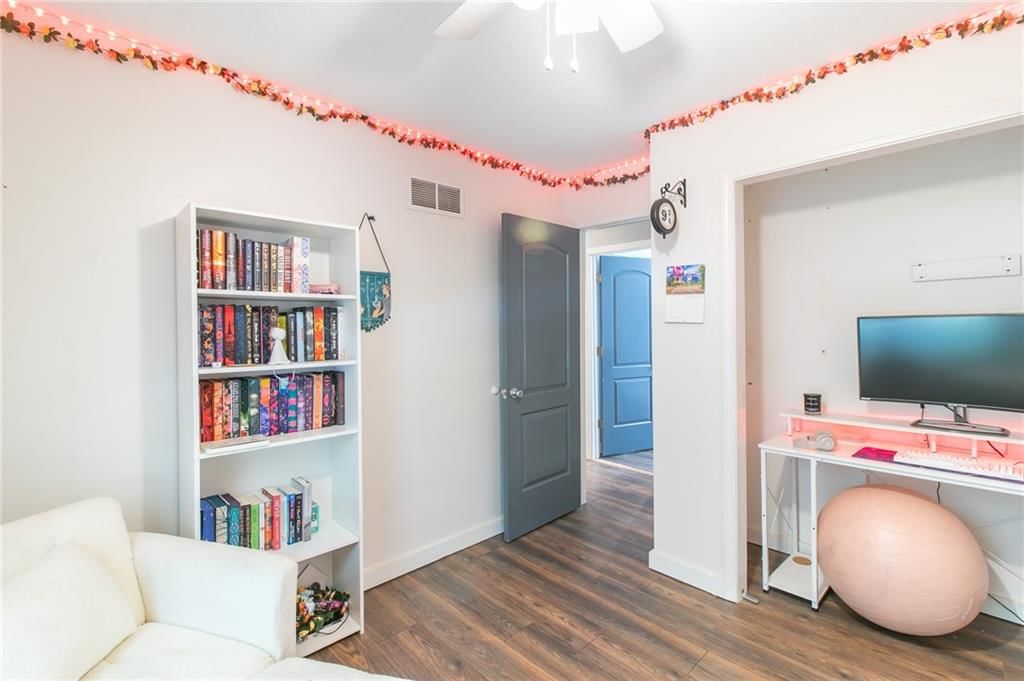 308 Acorn Place — photo 17