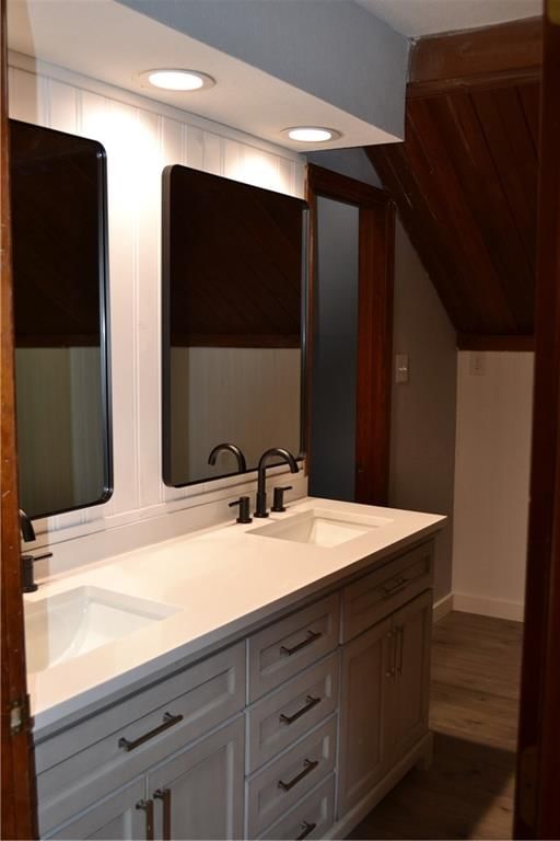 660 Elmdale N/A — photo 11