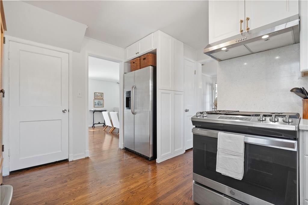 5538 Roe Avenue — photo 16