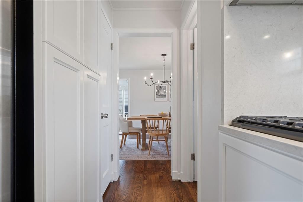 5538 Roe Avenue — photo 17