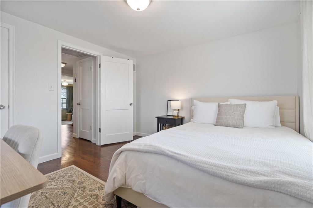 5538 Roe Avenue — photo 28