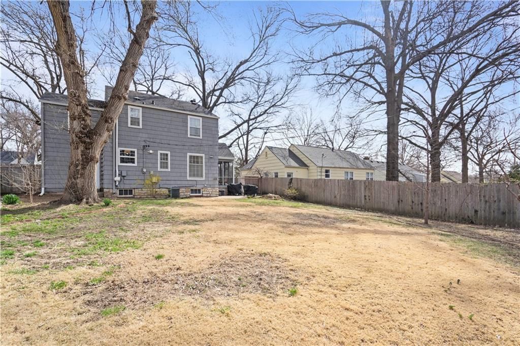 5538 Roe Avenue — photo 36