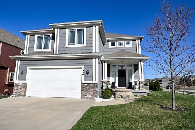 1820 SW KENDALL Drive, Lee's Summit, MO