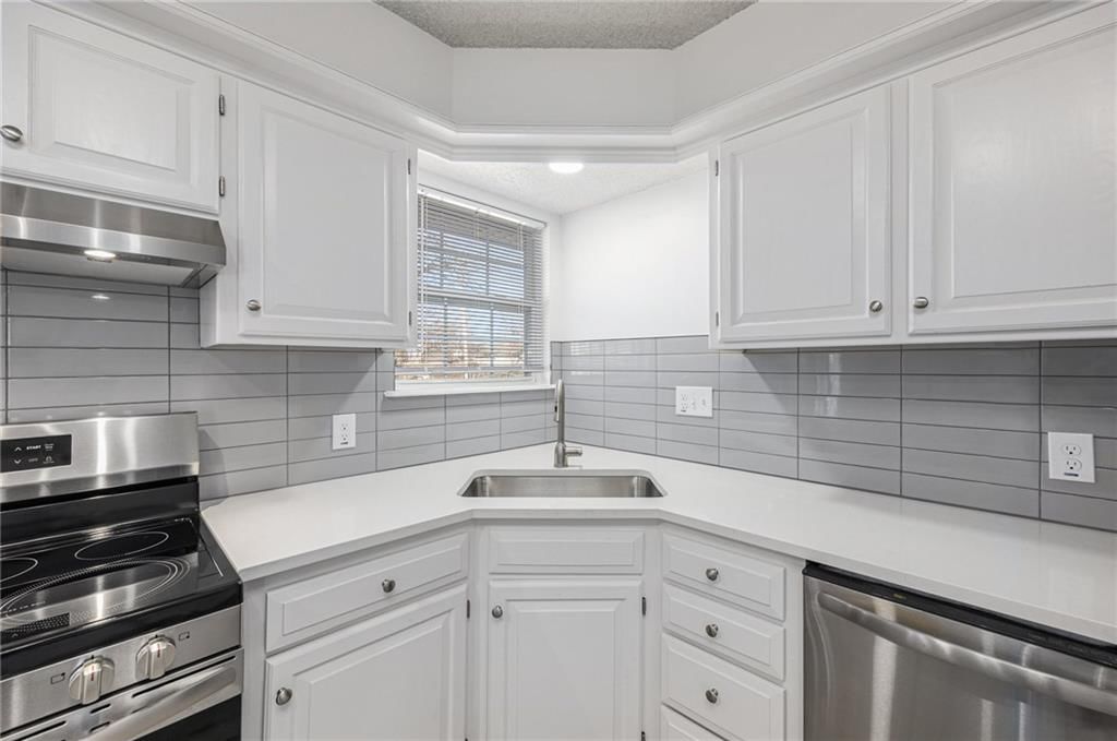 13112 Fuller Avenue — photo 10