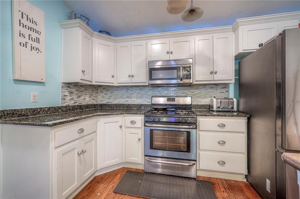 104 Temple Avenue — photo 12