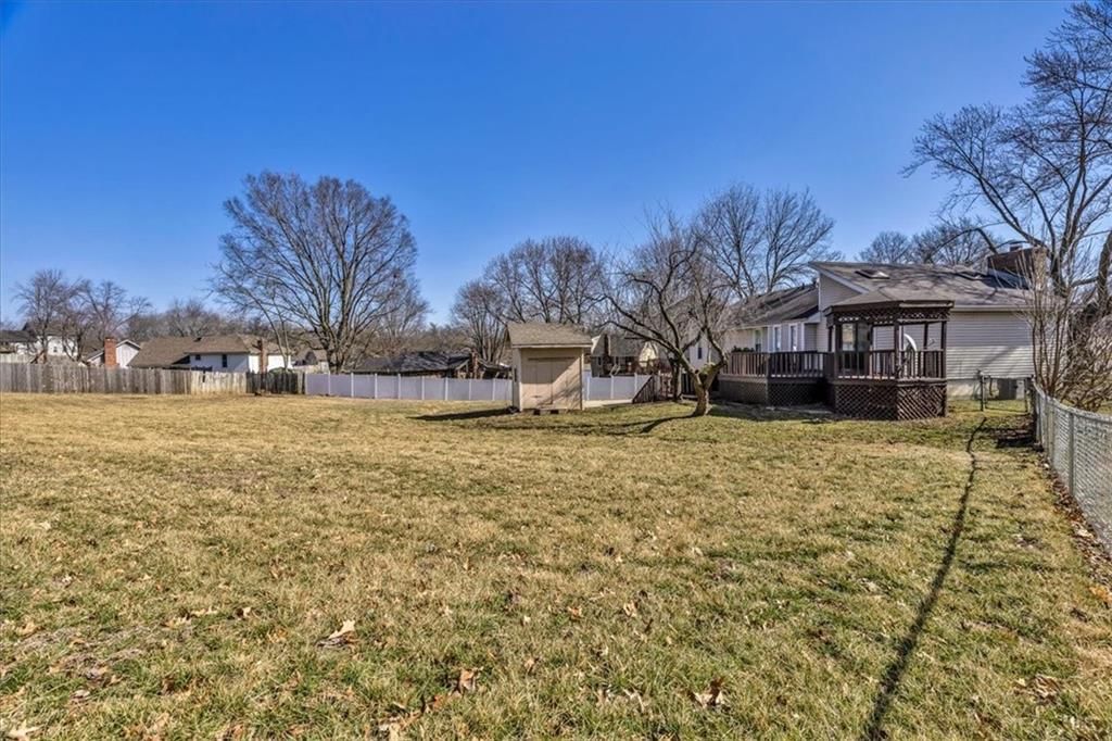 7826 N Garfield Avenue — photo 28