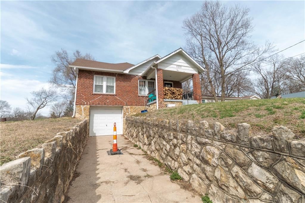 2205 Blackwell Road — photo 2
