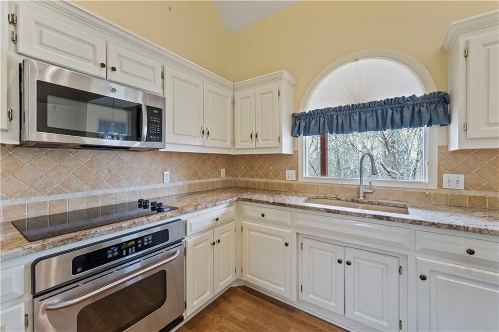 5274 NE Ash Grove Court — photo 9
