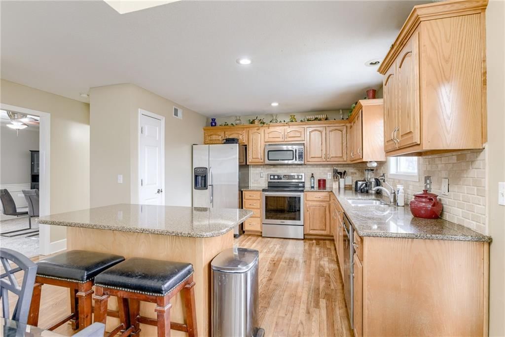 864 E Lanesfield Street — photo 5