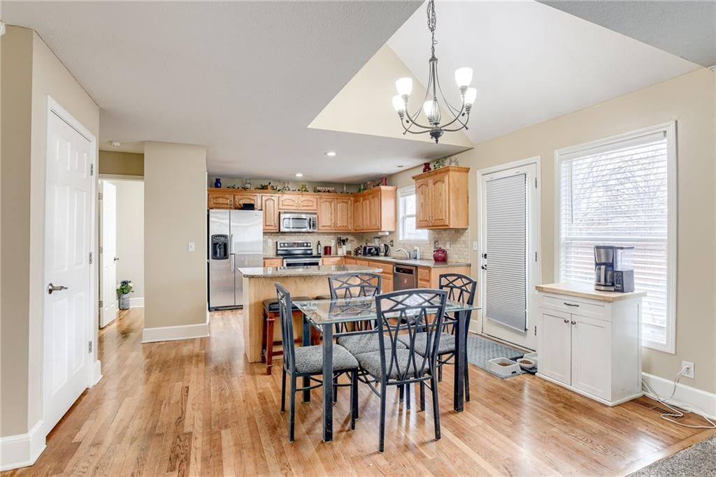 864 E Lanesfield Street — photo 7