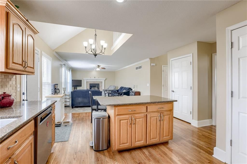 864 E Lanesfield Street — photo 8