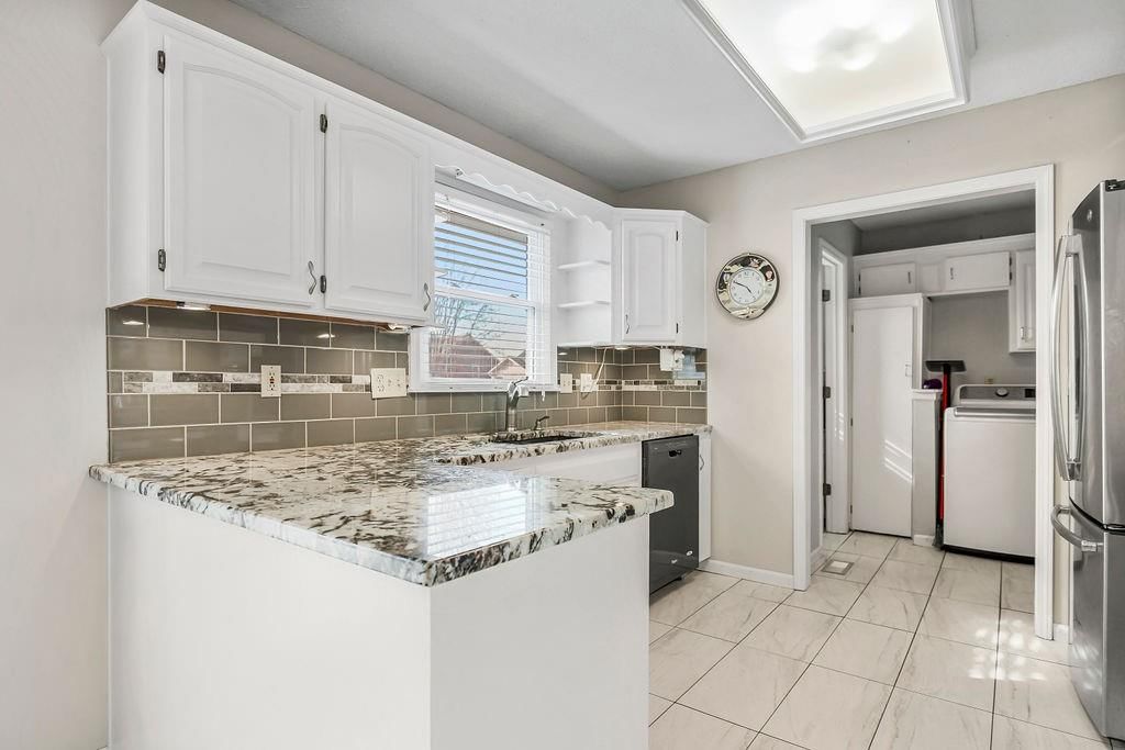 626 N Sycamore Street — photo 11
