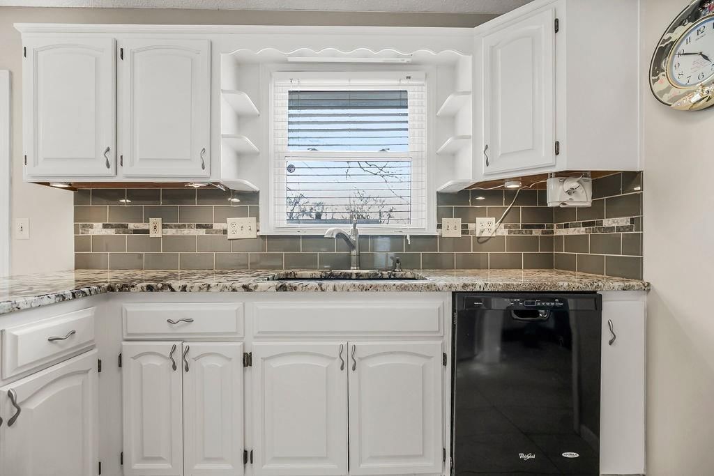 626 N Sycamore Street — photo 12