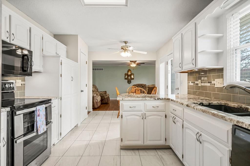 626 N Sycamore Street — photo 13
