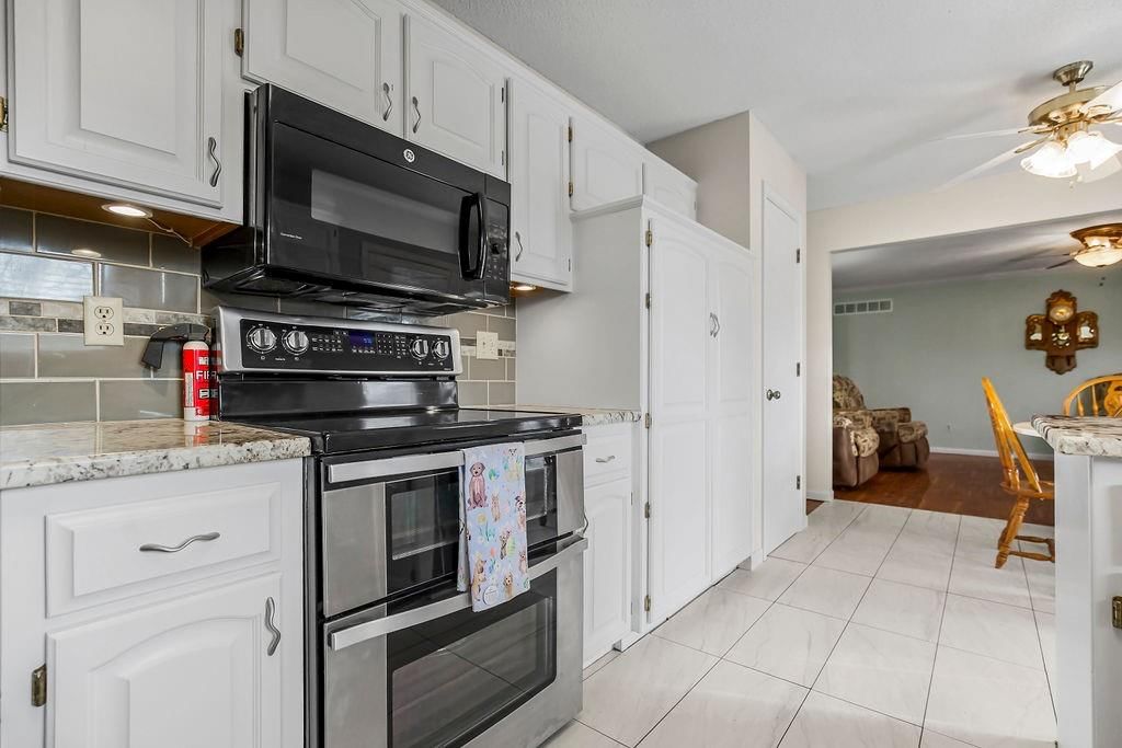 626 N Sycamore Street — photo 14