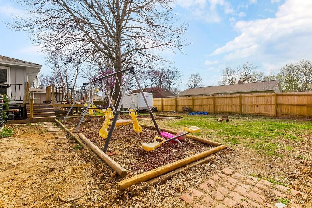 626 N Sycamore Street — photo 27