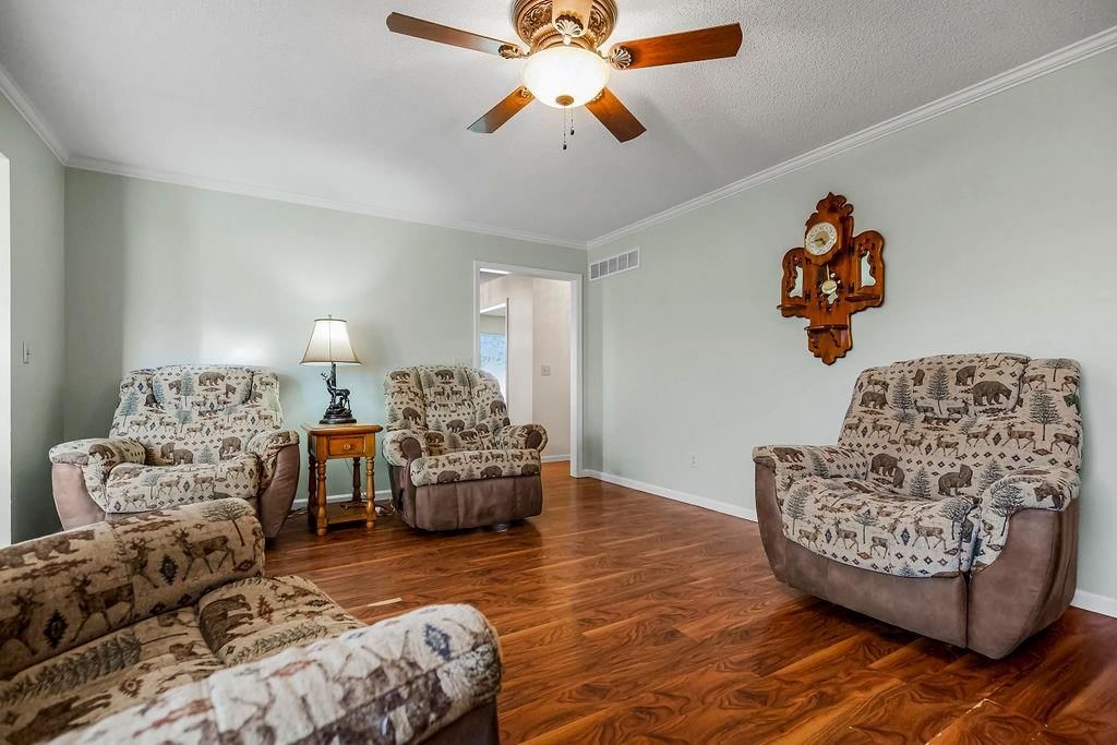 626 N Sycamore Street — photo 9