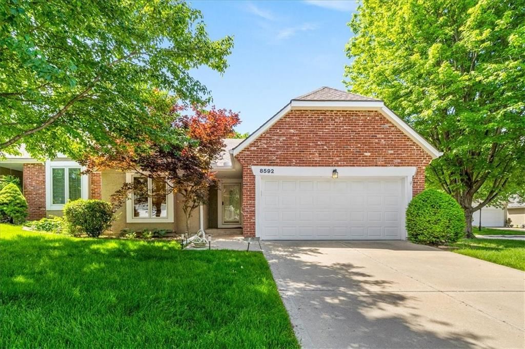 8592 Caenen Lake Court, Lenexa, KS