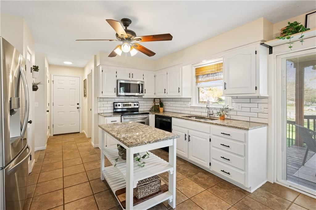 15706 W 124th Terrace — photo 31