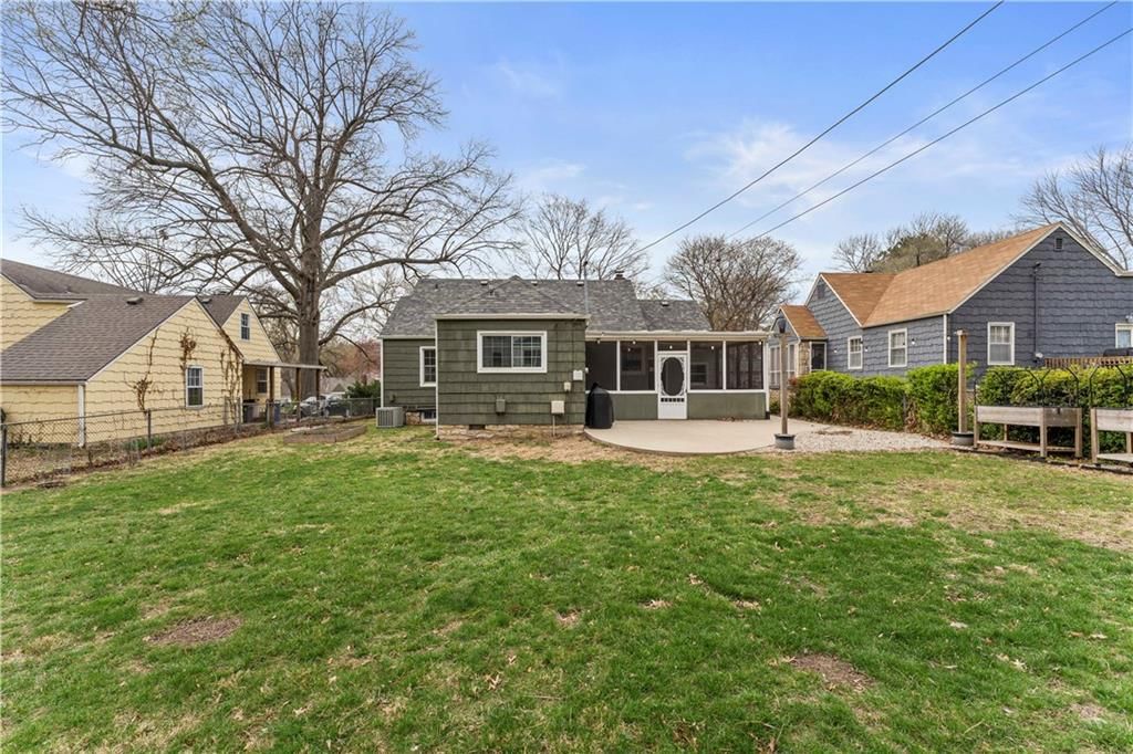 5237 Linden Street — photo 34