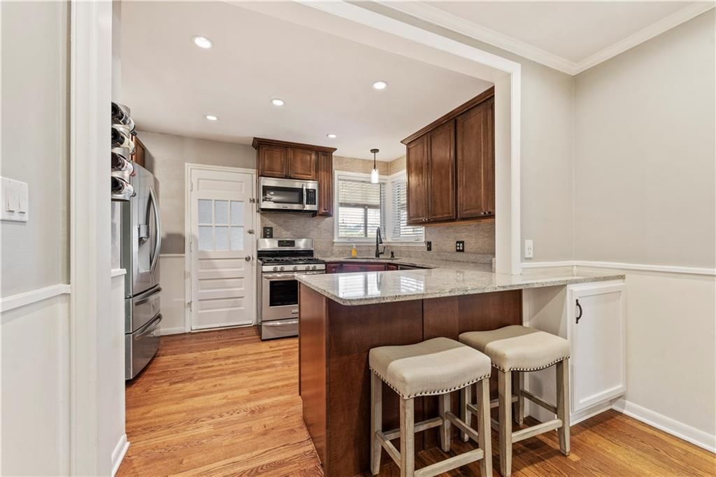 5237 Linden Street — photo 10