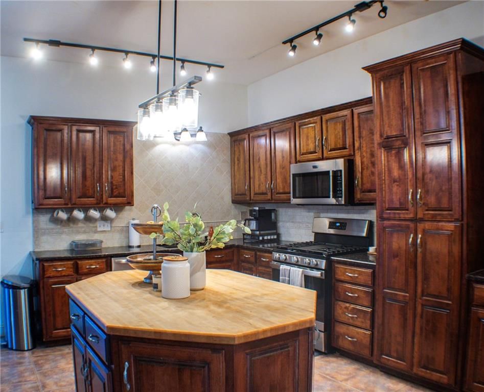 452 S 210th Street — photo 11