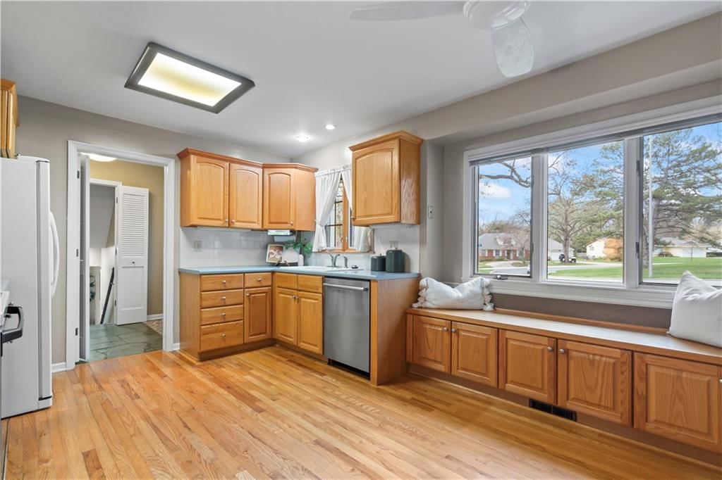 8021 Roe Avenue — photo 13