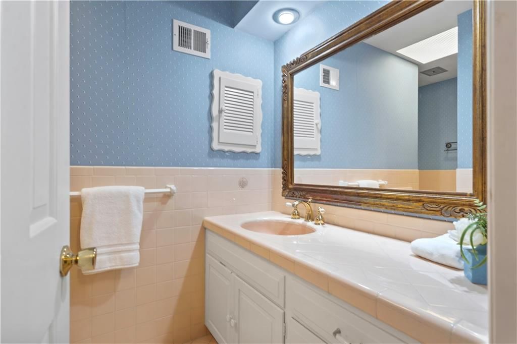 8021 Roe Avenue — photo 34