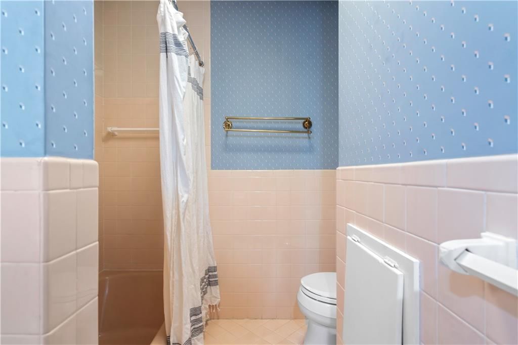 8021 Roe Avenue — photo 35
