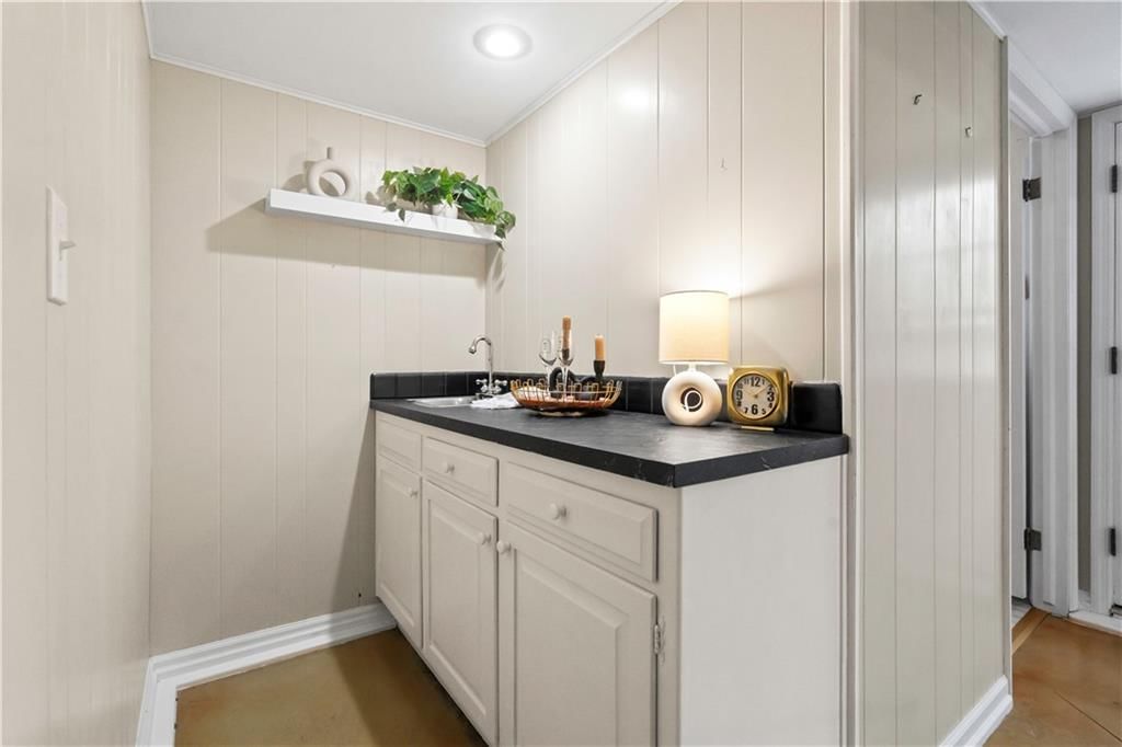 8021 Roe Avenue — photo 42