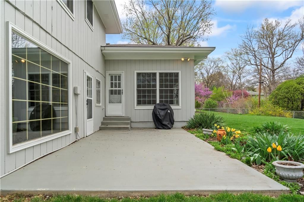 8021 Roe Avenue — photo 49