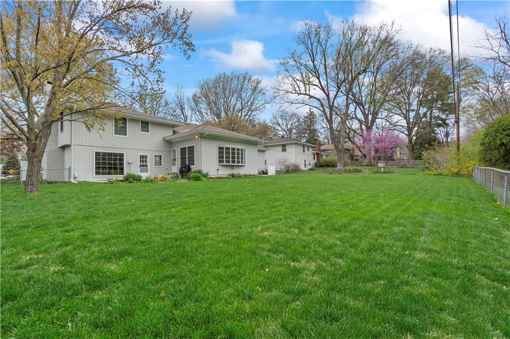 8021 Roe Avenue — photo 51
