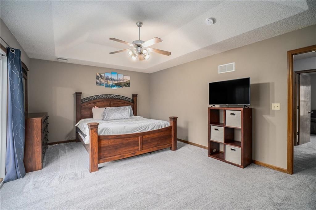 6206 N COVENTRY Avenue — photo 15