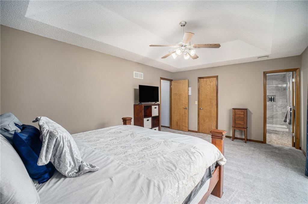 6206 N COVENTRY Avenue — photo 16