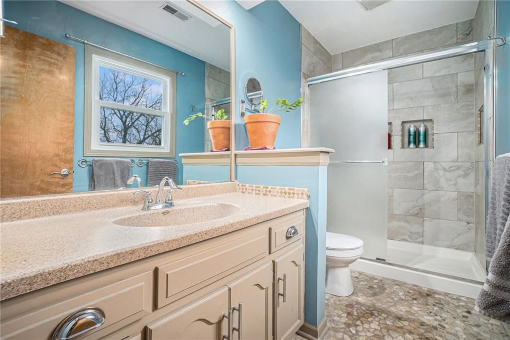 6206 N COVENTRY Avenue — photo 17