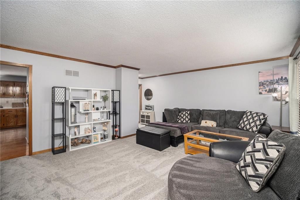 6206 N COVENTRY Avenue — photo 5