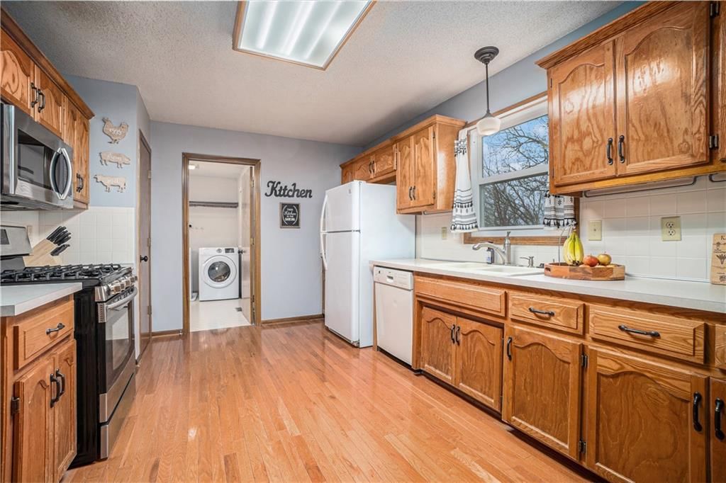6206 N COVENTRY Avenue — photo 9