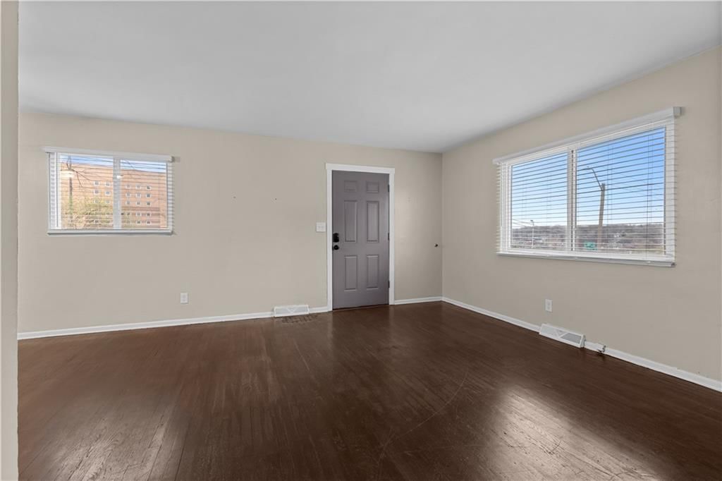 1801 E 48th Street — photo 3