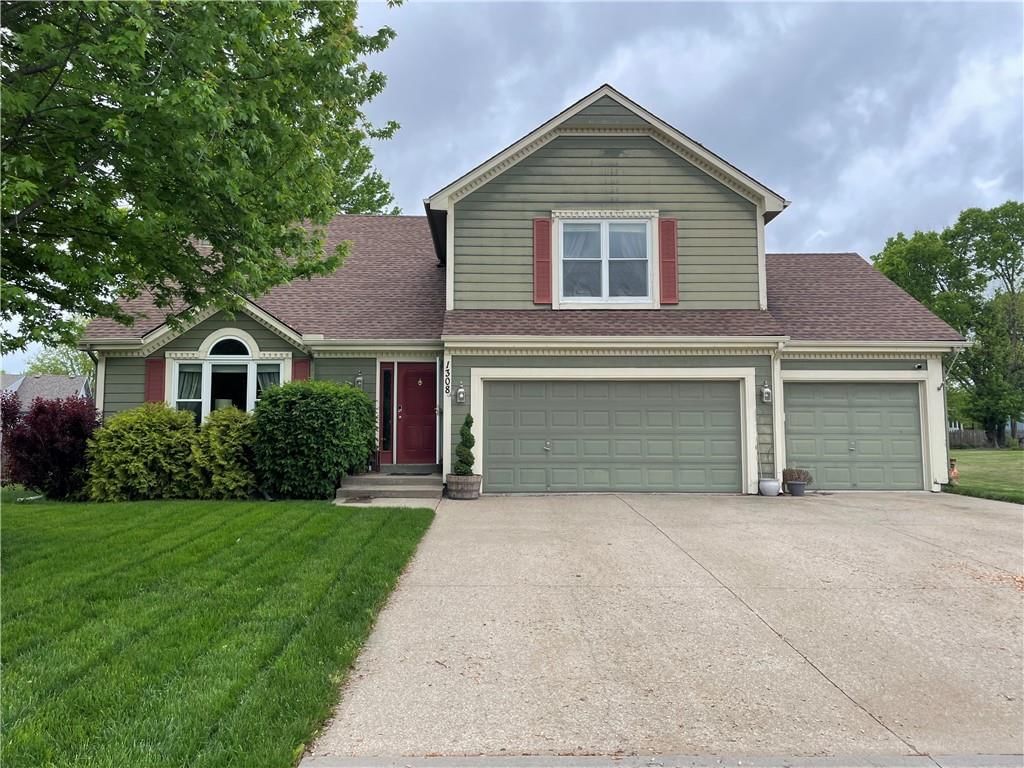 1308 SE Rosehill Drive, Lee's Summit, MO