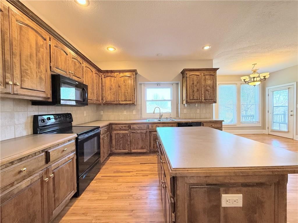 10009 N Maywood Avenue — photo 10