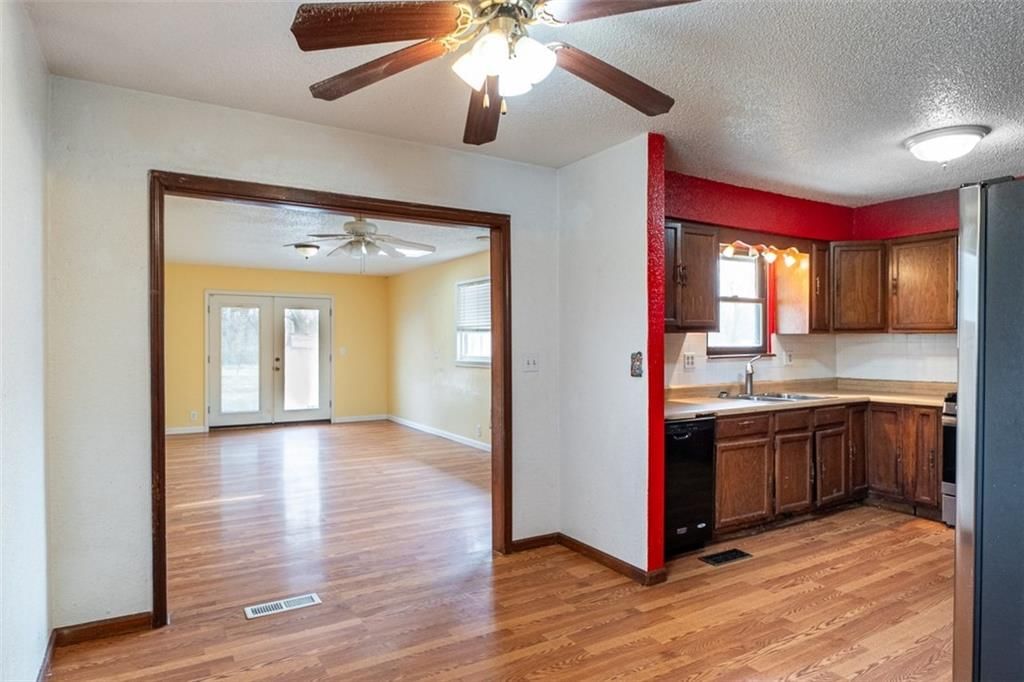 1237 N Allen Road — photo 9