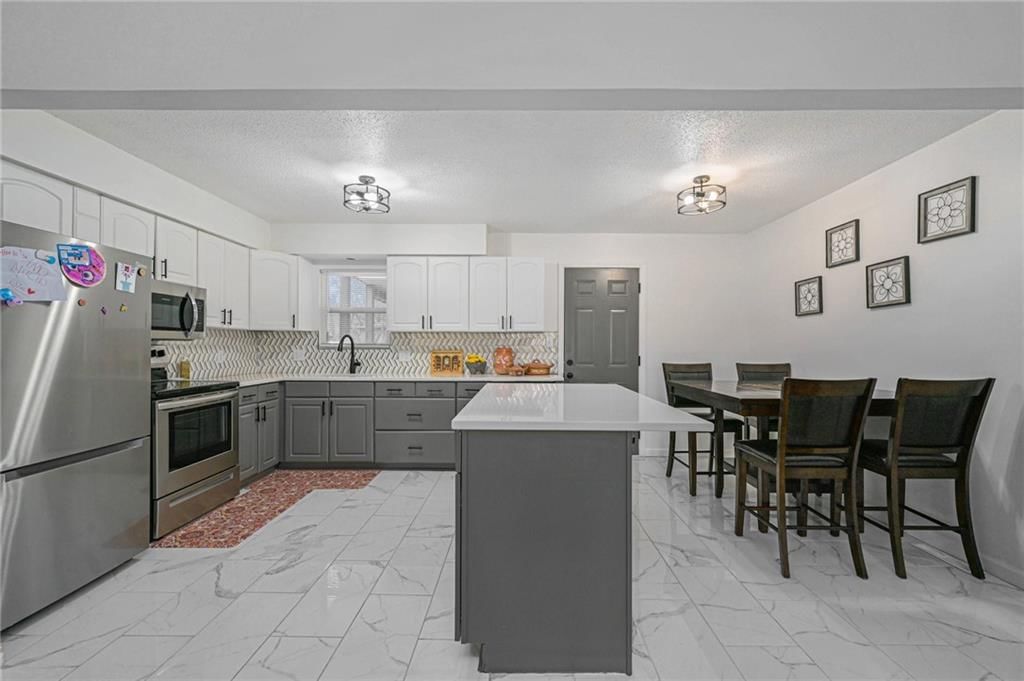 629 S Montclaire Drive — photo 5