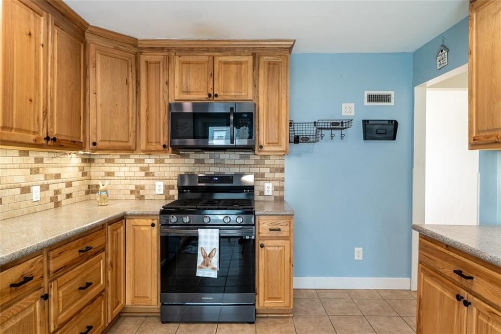 8102 Oldham Road — photo 11