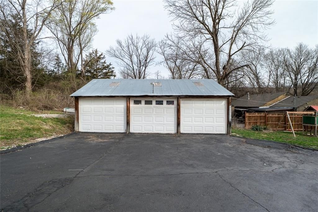 8102 Oldham Road — photo 35