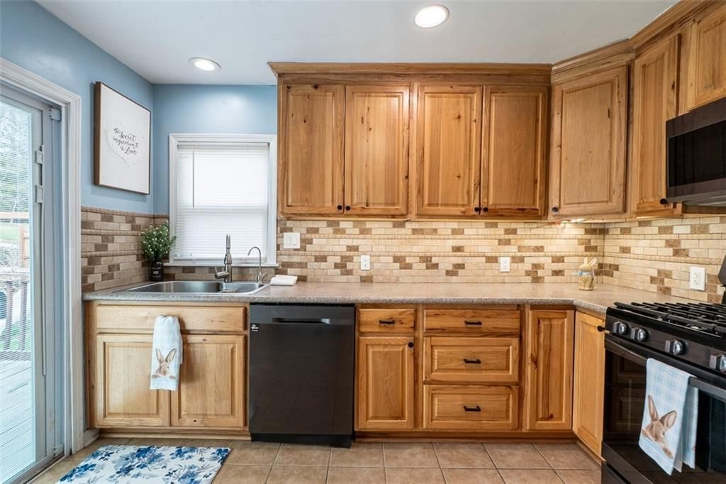 8102 Oldham Road — photo 9