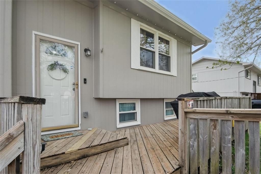 301 Maple Terrace — photo 2