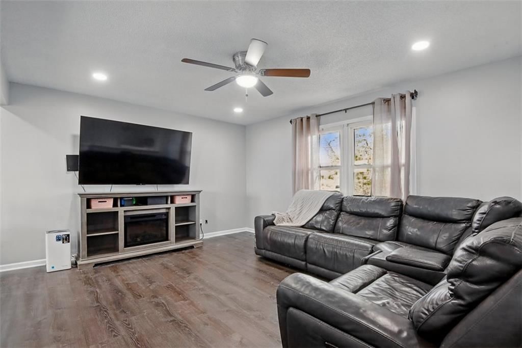 301 Maple Terrace — photo 3